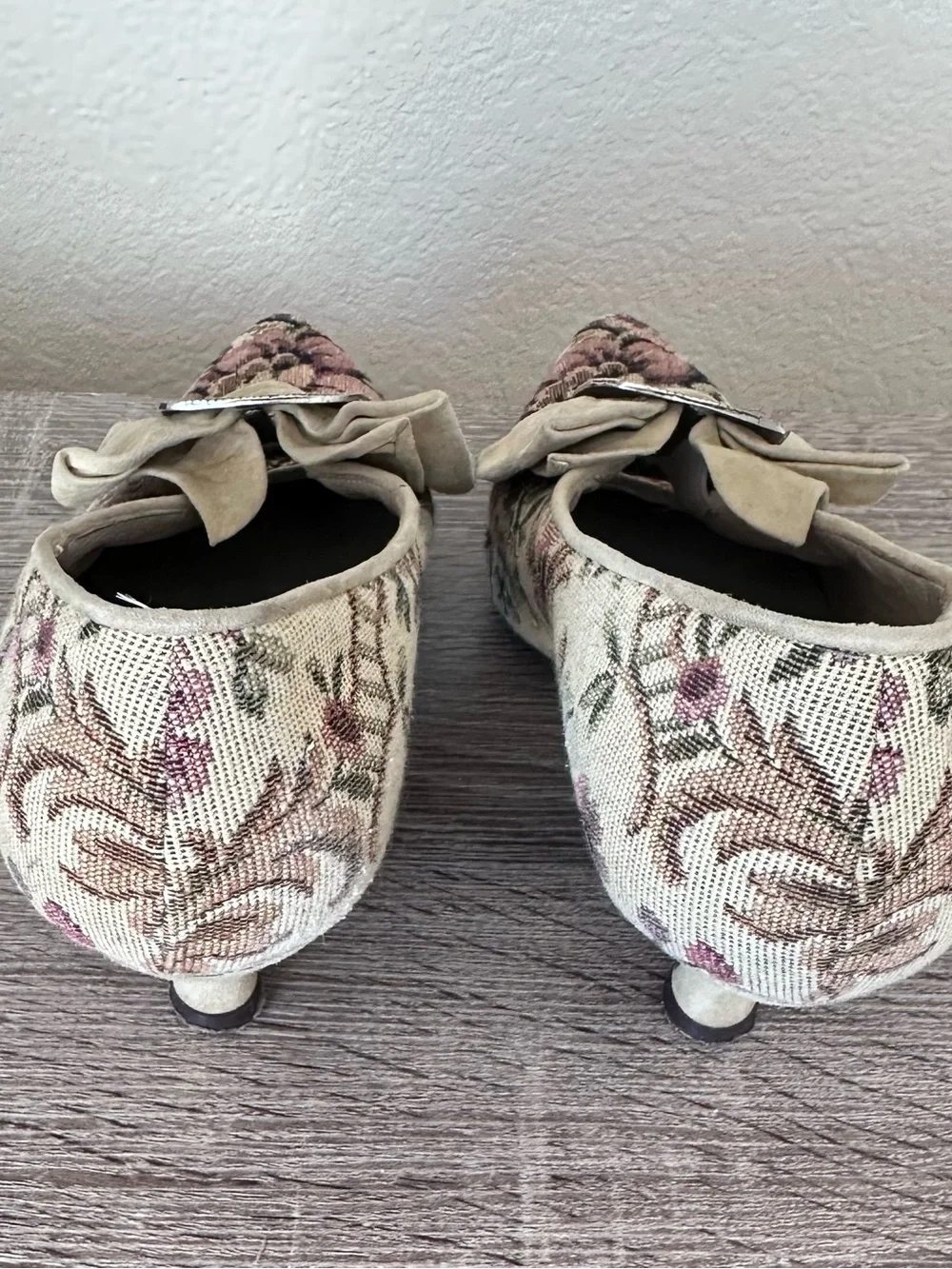 Peter Fox Vintage Woven Floral Tapestry Suede Bow Buckle Heels Pumps Italy 7.5B